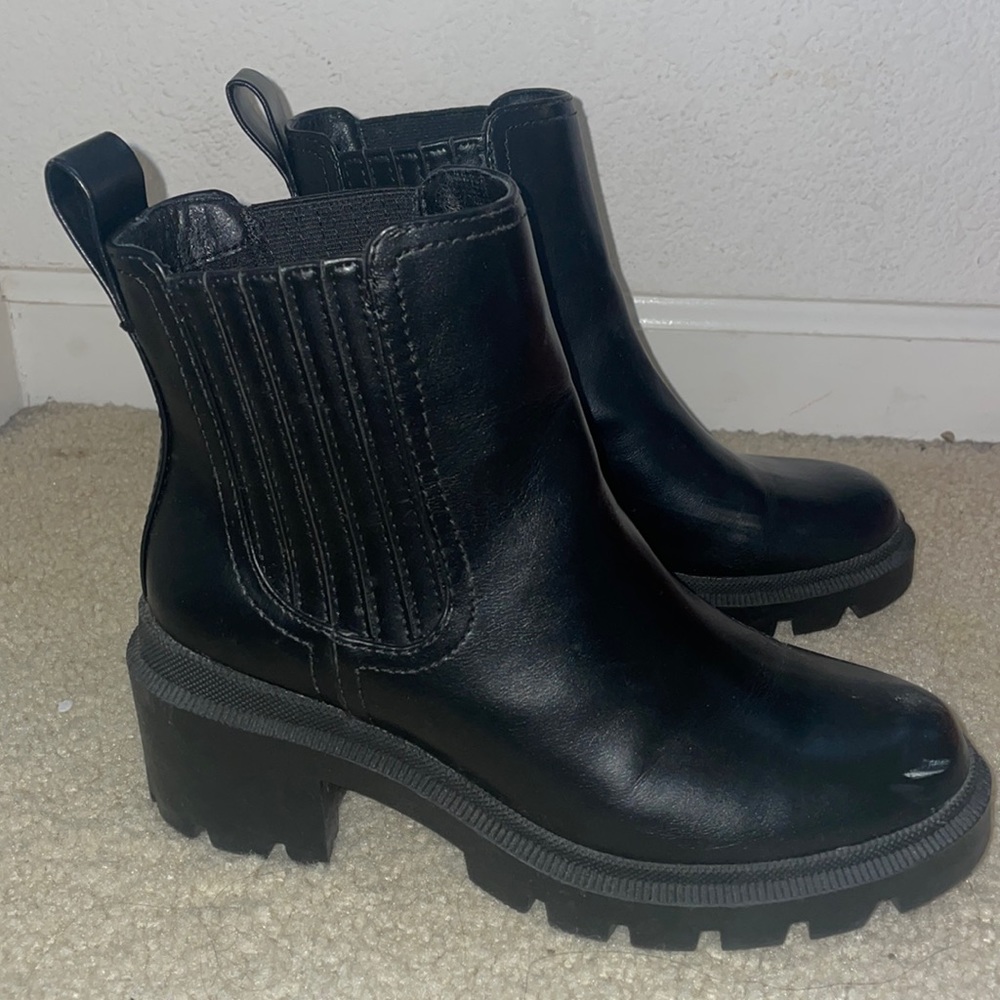 Universal Thread Boots